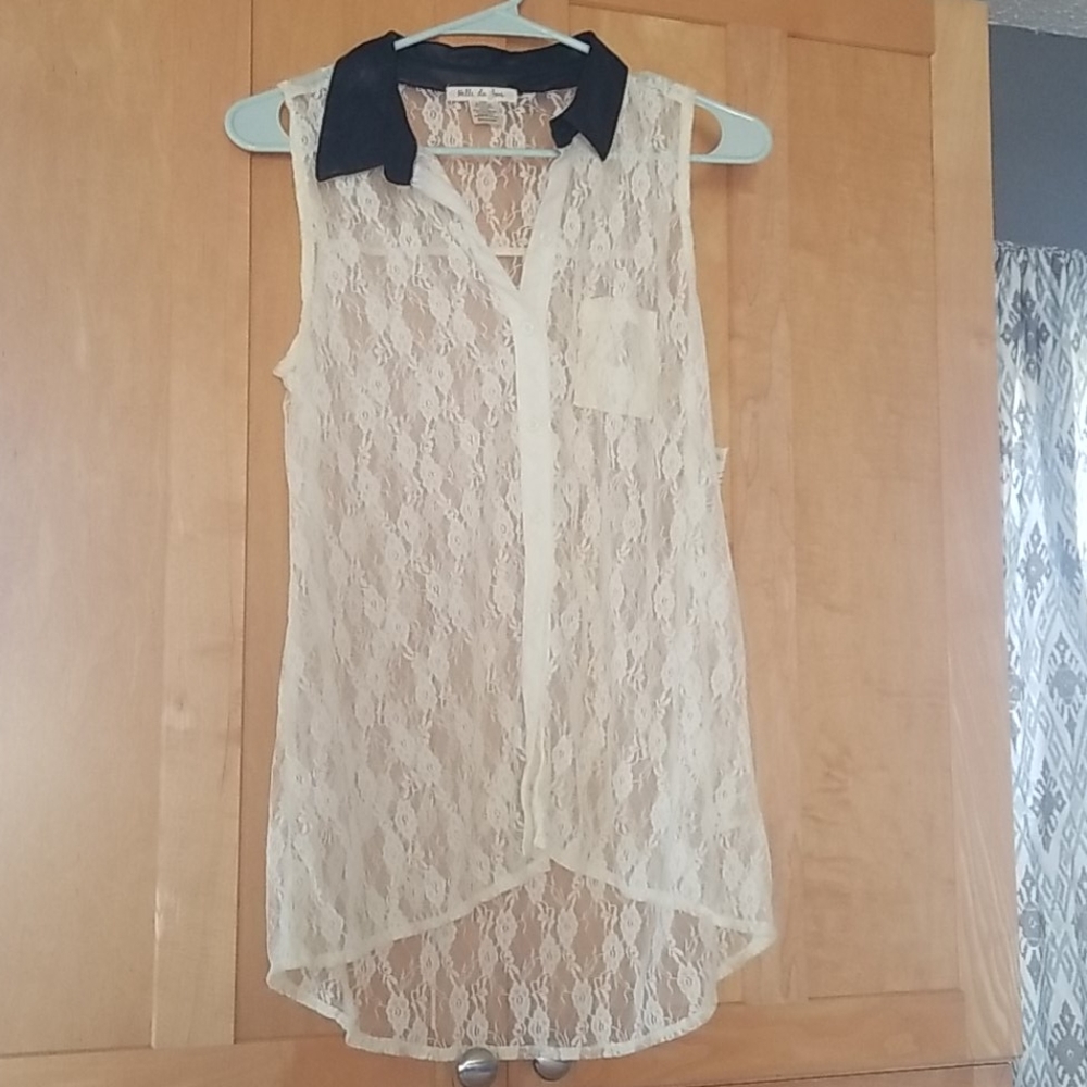Sleeveless lace blouse  (medium)